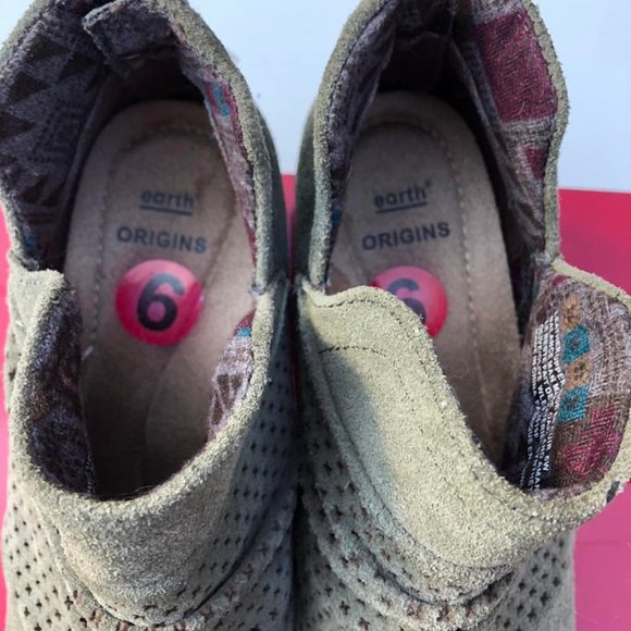 Green Ankle Boots by Earth! Size 6. NW (some tags) - Picture 3 of 6